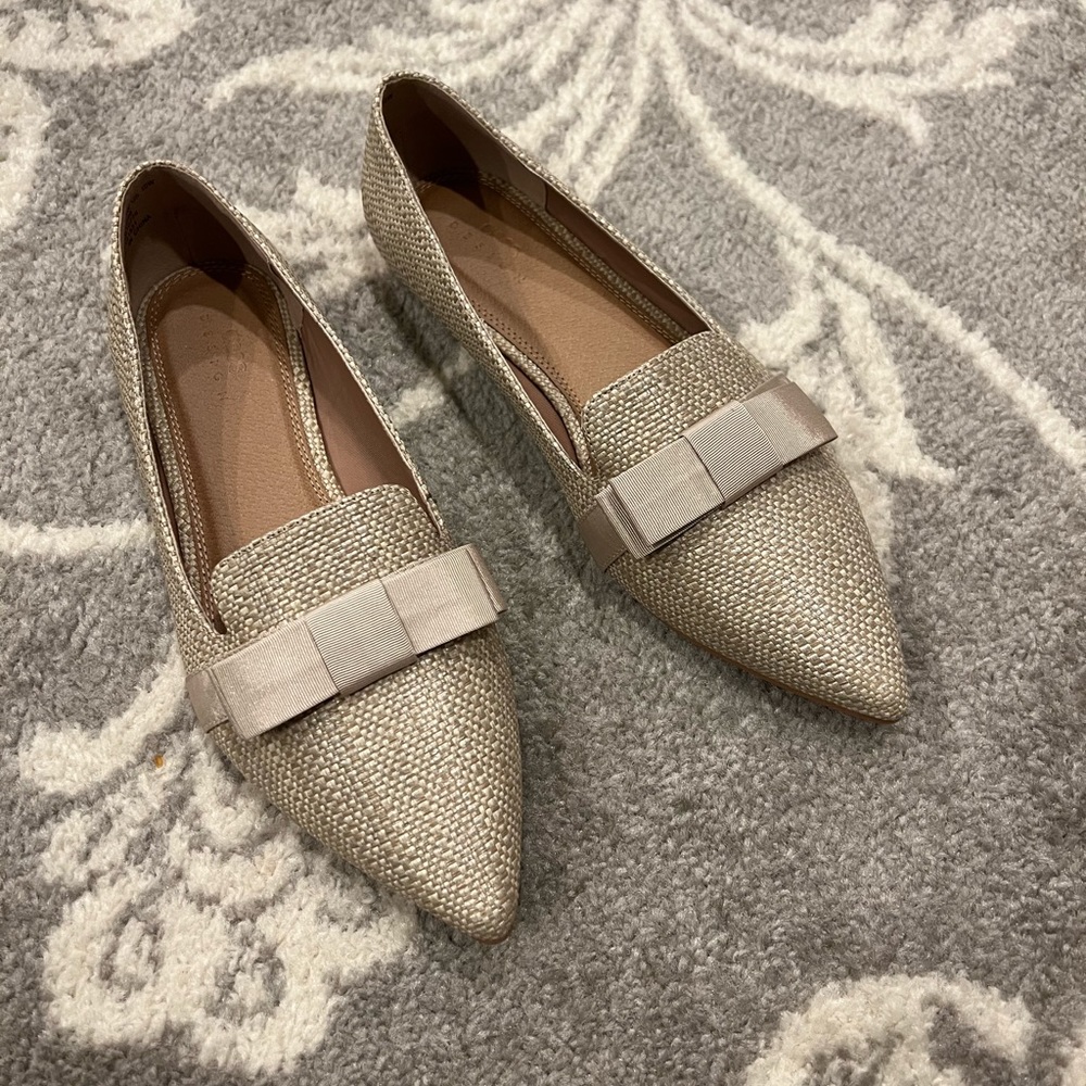 Brand New Never Worn Size 9 Wide Shoe